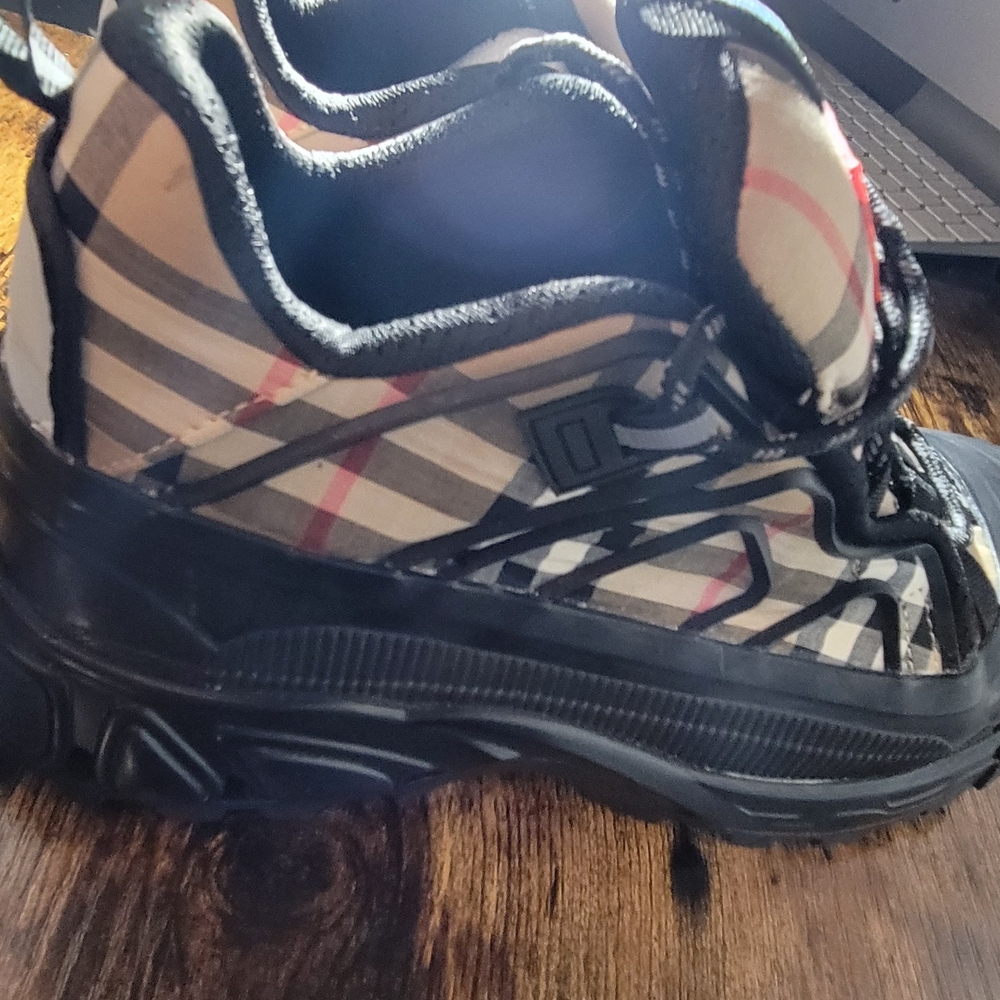 Burberry London England Plaid Sneakers - Picture 2 of 7